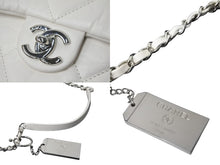Load image into Gallery viewer, CHANEL シャネル マトラッセ チェーンショルダーバッグ スクエア ホワイト ココマーク 29番台 レザー シルバー金具 美品 中古 54988