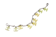 Load image into Gallery viewer, CHANEL シャネル ヴィンテージ ブレスレット ココマーク シルバーチェーン チャームブレスレット イエロー 美品 中古 55026