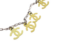 Load image into Gallery viewer, CHANEL シャネル ヴィンテージ ブレスレット ココマーク シルバーチェーン チャームブレスレット イエロー 美品 中古 55026