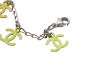 Load image into Gallery viewer, CHANEL シャネル ヴィンテージ ブレスレット ココマーク シルバーチェーン チャームブレスレット イエロー 美品 中古 55026