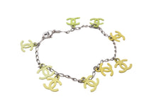 Load image into Gallery viewer, CHANEL シャネル ヴィンテージ ブレスレット ココマーク シルバーチェーン チャームブレスレット イエロー 美品 中古 55026