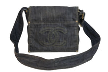 Load image into Gallery viewer, CHANEL シャネル ショルダーバッグ スパークリングデニム 10番台 ココマーク ネイビー A31987 ゴールド金具 良品 中古 55035