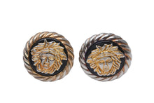 Load image into Gallery viewer, VERSACE ヴェルサーチ イヤリング 両耳 丸型 メデューサ クリップ式 GP ブラック ゴールド金具 レディース 17g 美品 中古 55121