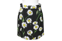 Load image into Gallery viewer, 極美品 DOLCE&amp;GABBANA ドルチェアンドガッバーナ ひまわり柄 スカート ブラック 花柄 ボトムス L52113 サイズ11/12 中古 55132
