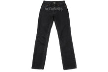 画像をギャラリービューアに読み込む, VETEMENTS ヴェトモン デニムパンツ フロントロゴプリント スキニーデニム 20AW 14038 WAH21PA135 シルバー金具 美品 中古 55196 