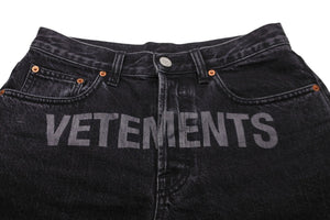VETEMENTS ヴェトモン デニムパンツ フロントロゴプリント スキニーデニム 20AW 14038 WAH21PA135 シルバー金具 美品 中古 55196 