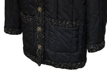 Load image into Gallery viewer, 新品同様 CHANEL シャネル ジャケット ブルゾン ココマーク ブラック ポリアミド ツイード 38 P60016V45660 中古 55268