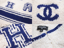 Load image into Gallery viewer, 極美品 CHANEL シャネル スカート ココマーク ニットスカート P61005K46380 サイズ34 ホワイト ブルー 中古 55298