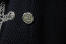 Load image into Gallery viewer, CHANEL シャネル ジャケット ココマークボタン ナポレオン 06P P28757V18249 ブラック コットン サイズ36 良品 中古 55299