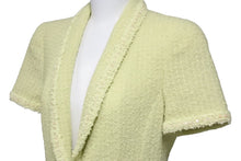 Load image into Gallery viewer, 極美品 CHANEL シャネル ツイードセットアップ ココマークボタン ラメ グリーン P05174V04072 サイズ38 中古 55303