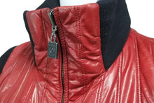 Load image into Gallery viewer, CHANEL シャネル ベスト リバーシブル スポーツライン ココマーク 09A ブラック レッド サイズ38 P36617W04354 美品 中古 55313