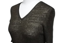 Load image into Gallery viewer, 極美品 CHANEL シャネル ココマーク ニット カットソー 99P カーキ Vネック 半袖 ロゴ P12593V00565 トップス サイズ40 中古 55323