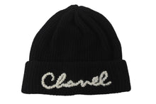 Load image into Gallery viewer, 極美品 CHANEL シャネル ニットキャップ ニット帽 帽子 ユニセックス ロゴ パール カシミヤ ブラック 中古 55782