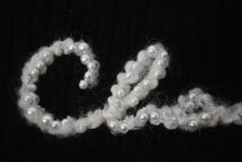 Load image into Gallery viewer, 極美品 CHANEL シャネル ニットキャップ ニット帽 帽子 ユニセックス ロゴ パール カシミヤ ブラック 中古 55782