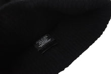 Load image into Gallery viewer, 極美品 CHANEL シャネル ニットキャップ ニット帽 帽子 ユニセックス ロゴ パール カシミヤ ブラック 中古 55782