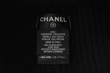 Load image into Gallery viewer, 極美品 CHANEL シャネル ニットキャップ ニット帽 帽子 ユニセックス ロゴ パール カシミヤ ブラック 中古 55782
