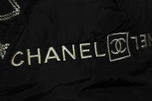 Load image into Gallery viewer, CHANEL シャネル スポーツライン キャップ 帽子 ココマーク ブラック ホワイト ドレイク M ナイロン 美品 中古 55408