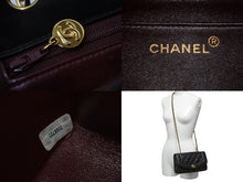 Load image into Gallery viewer, 極美品 CHANEL シャネル チェーンショルダーバッグ ダイアナマトラッセ 22cm 3番台 ブラック ゴールド金具 中古 55472