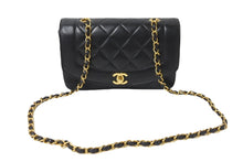 Load image into Gallery viewer, 極美品 CHANEL シャネル チェーンショルダーバッグ ダイアナマトラッセ 22cm 3番台 ブラック ゴールド金具 中古 55472