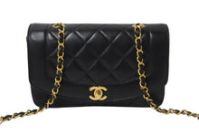 Load image into Gallery viewer, 極美品 CHANEL シャネル チェーンショルダーバッグ ダイアナマトラッセ 22cm 3番台 ブラック ゴールド金具 中古 55472