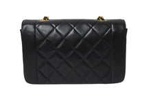 Load image into Gallery viewer, 極美品 CHANEL シャネル チェーンショルダーバッグ ダイアナマトラッセ 22cm 3番台 ブラック ゴールド金具 中古 55472