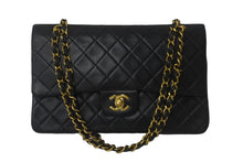 Load image into Gallery viewer, CHANEL シャネル マトラッセ25 ショルダーバッグ ダブルフラップ 2番台 ラムスキン ブラック ゴールド金具 美品 中古 55484