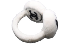 Load image into Gallery viewer, 極美品 CHANEL シャネル ココマーク イヤーマフラー 耳当て ファー ホワイト 中古 55571