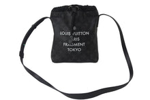 Load image into Gallery viewer, LOUIS VUITTON ルイヴィトン ショルダーバッグ 巾着 フラグメント 藤原ヒロシ ナノバッグ M43418 ノワール 美品 中古 55589