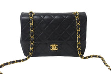 Load image into Gallery viewer, CHANEL シャネル チェーンショルダーバッグ ミニマトラッセ20cm 1番台 ラムスキン ブラック ゴールド金具 美品 中古 55630