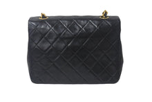 Load image into Gallery viewer, CHANEL シャネル チェーンショルダーバッグ ミニマトラッセ20cm 1番台 ラムスキン ブラック ゴールド金具 美品 中古 55630