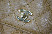 Load image into Gallery viewer, CHANEL シャネル ハンドバッグ トップハンドル キャビアスキン ベージュ ゴールド金具 ターンロック 美品 中古 55635