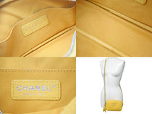 Load image into Gallery viewer, CHANEL シャネル レザー チェーン ショルダーバッグ タッセル付き イエロー ココマーク シルバー金具 ロゴ 美品 中古 55646