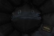 Load image into Gallery viewer, 極美品 PORTER × 村上隆 コラボ ヘルメットフラワーショルダーバッグ 2WAY フラワーストラップ ナイロン ネイビー 中古 55649