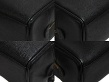 Load image into Gallery viewer, CHANEL シャネル 化粧ポーチ ブラック キャビアスキン ココマーク ゴールド金具 3番台 美品 中古 55706