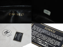 Load image into Gallery viewer, CHANEL シャネル 化粧ポーチ ブラック キャビアスキン ココマーク ゴールド金具 3番台 美品 中古 55706