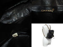 Load image into Gallery viewer, CHANEL シャネル リュック デイパック ブラック レザー ココマーク 3番台 ゴールド金具 良品 中古 55767
