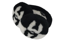Load image into Gallery viewer, 極美品 CHANEL シャネル イヤーマフ シアリング ココマーク ブラック ホワイト AA7836B06521 中古 55783