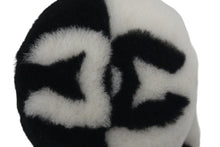 Load image into Gallery viewer, 極美品 CHANEL シャネル イヤーマフ シアリング ココマーク ブラック ホワイト AA7836B06521 中古 55783