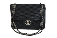 Load image into Gallery viewer, 新品同様 CHANEL シャネル ショルダーバッグ 17番台 フレンチリビエラ パンチングレザー ブラック シルバー金具 中古 55797
