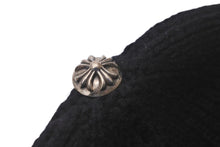 Load image into Gallery viewer, 新品未使用 CHROME HEARTS クロムハーツ ニットキャップ ニット帽 クロスパッチ セメタリー クロスパッチ シルバー 中古 55815
