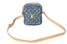 Load image into Gallery viewer, 極美品 LOUIS VUITTON ルイヴィトン ショルダーバッグ モノグラムデニムカメラバッグ M95348 ブルー ゴールド金具 中古 55825