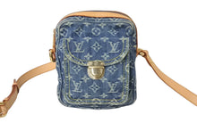 Load image into Gallery viewer, 極美品 LOUIS VUITTON ルイヴィトン ショルダーバッグ モノグラムデニムカメラバッグ M95348 ブルー ゴールド金具 中古 55825