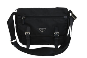 PRADA プラダショルダーバッグ メッセンジャー トライアングルロゴ ブラックナイロン 1BD671 黒 美品 中古 55895 