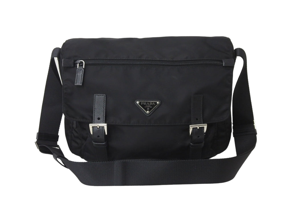 極美品 PRADA プラダショルダーバッグ メッセンジャー トライアングルロゴ ブラック ナイロン 1BD671 ブラック 中古 55903 