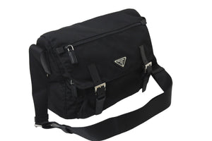 極美品 PRADA プラダショルダーバッグ メッセンジャー トライアングルロゴ ブラック ナイロン 1BD671 ブラック 中古 55903 