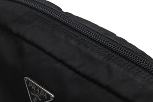 PRADA プラダ ポーチ トライアングルロゴ ブラック ナイロン シルバー 金具 良品 中古 55904 