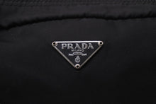 画像をギャラリービューアに読み込む, PRADA プラダ ポーチ トライアングルロゴ ブラック ナイロン シルバー 金具 良品 中古 55904 