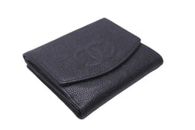 Load image into Gallery viewer, CHANEL シャネル 三つ折り財布 ココマーク 6番台 2000年 キャビアスキン ブラック ゴールド金具 レディース 美品 中古 55910