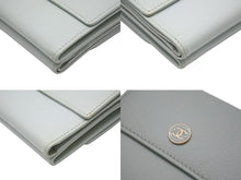 Load image into Gallery viewer, CHANEL シャネル 三つ折り財布 小銭入れ ココマーク 9番台 2005年 カーフスキン ライトブルー ゴールド金具 美品 中古 55915