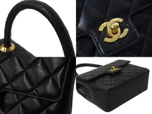 Load image into Gallery viewer, CHANEL シャネル ハンドバッグ マトラッセ ラムスキン ココマーク ブラック ターンロック ゴールド金具 美品 中古 55928